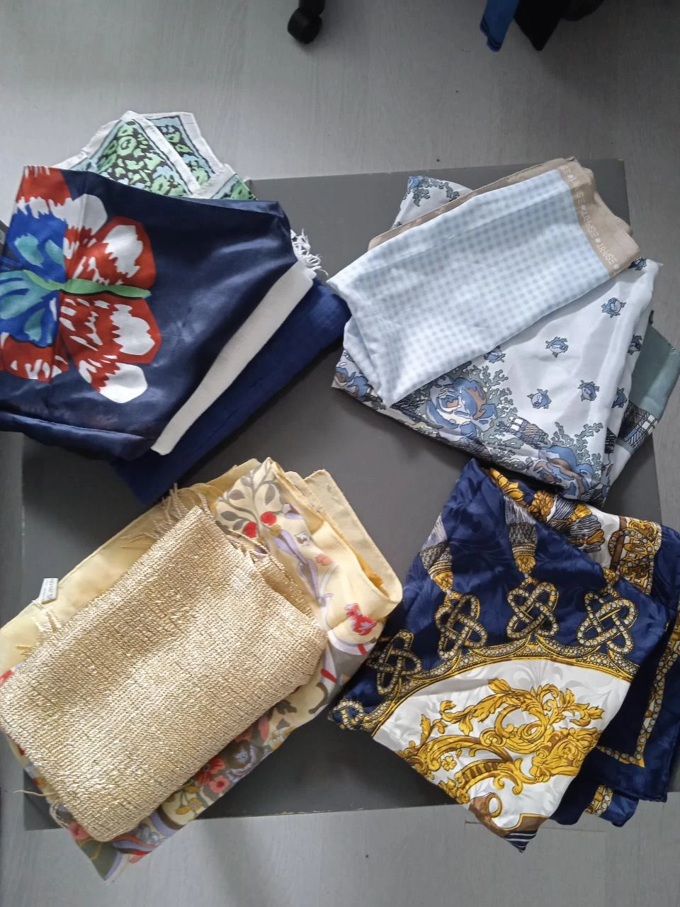 Lot de foulard, carré et étole, Naf Naf esprit, Kookaï, Nicole de Beauvoir ect